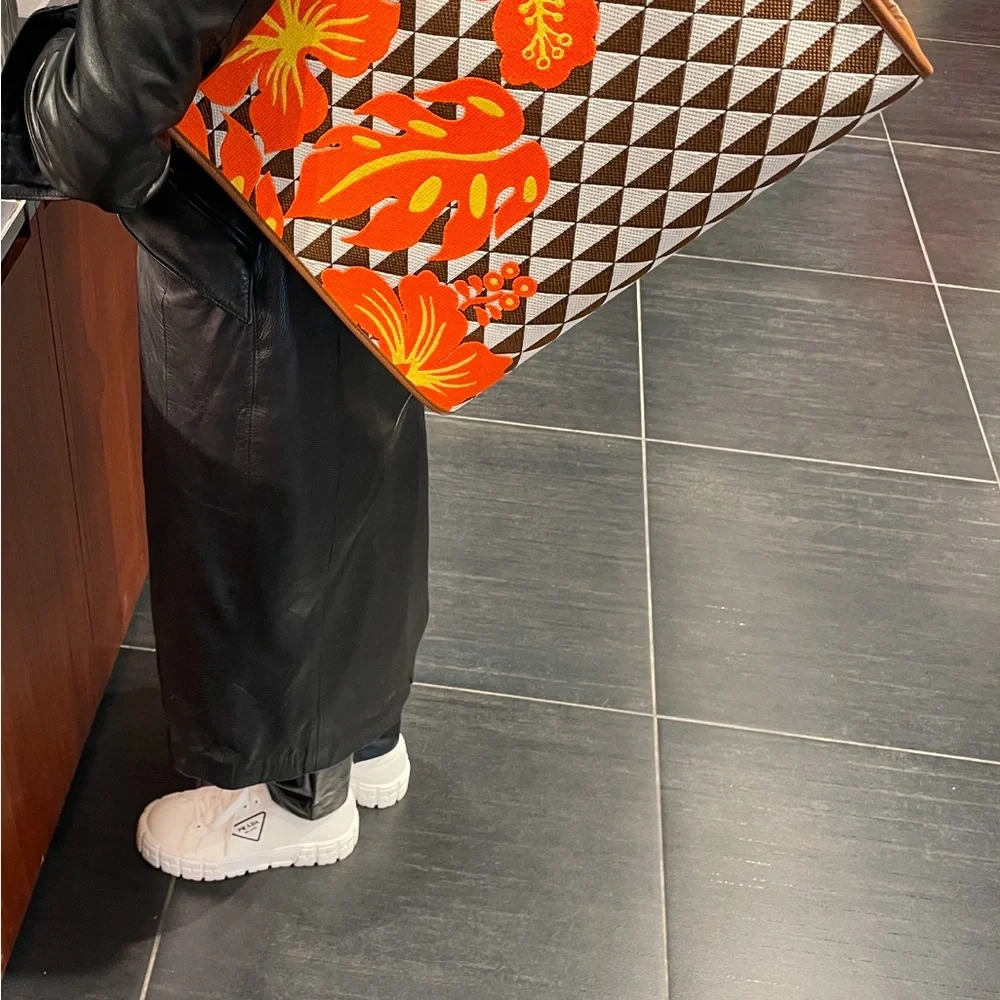 Prada Orange and Brown Tote with Geometric Pattern and Floral Design - Picture 3 of 3
